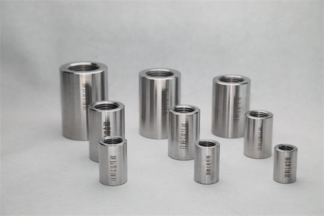 乡城直螺纹钢筋预埋套筒